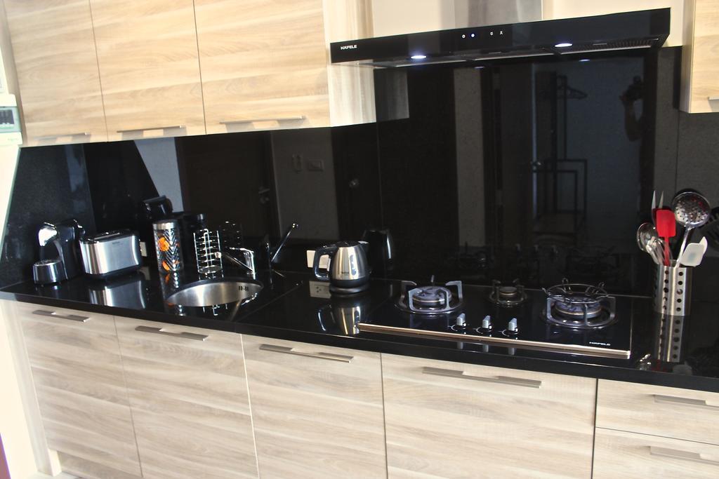 Apartamento Little Paris Phuket Exterior foto