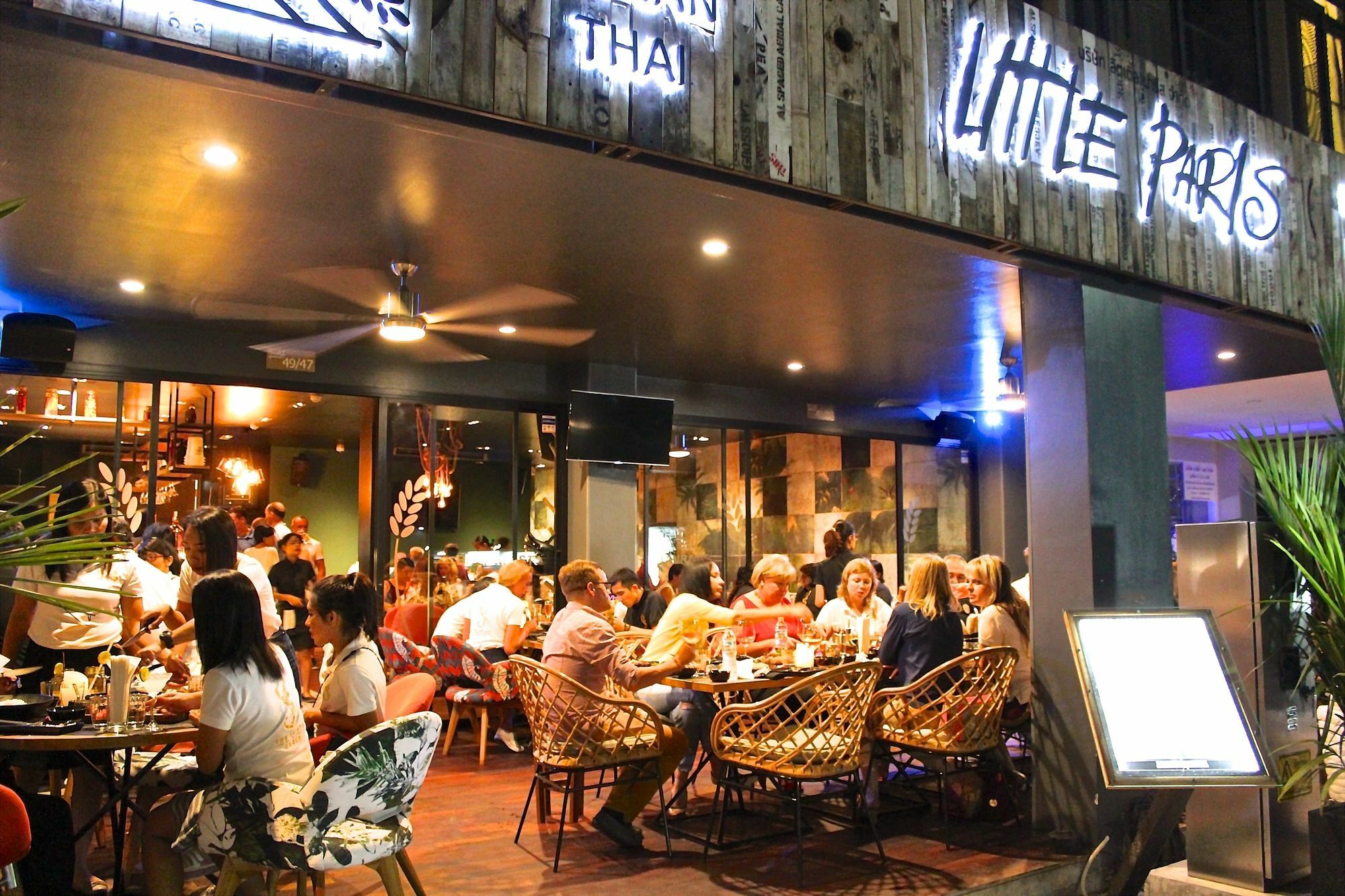 Apartamento Little Paris Phuket Exterior foto